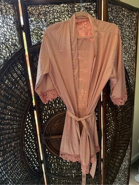 Dusty Rose Lace-Trim Satin Robe - Women's Intimates